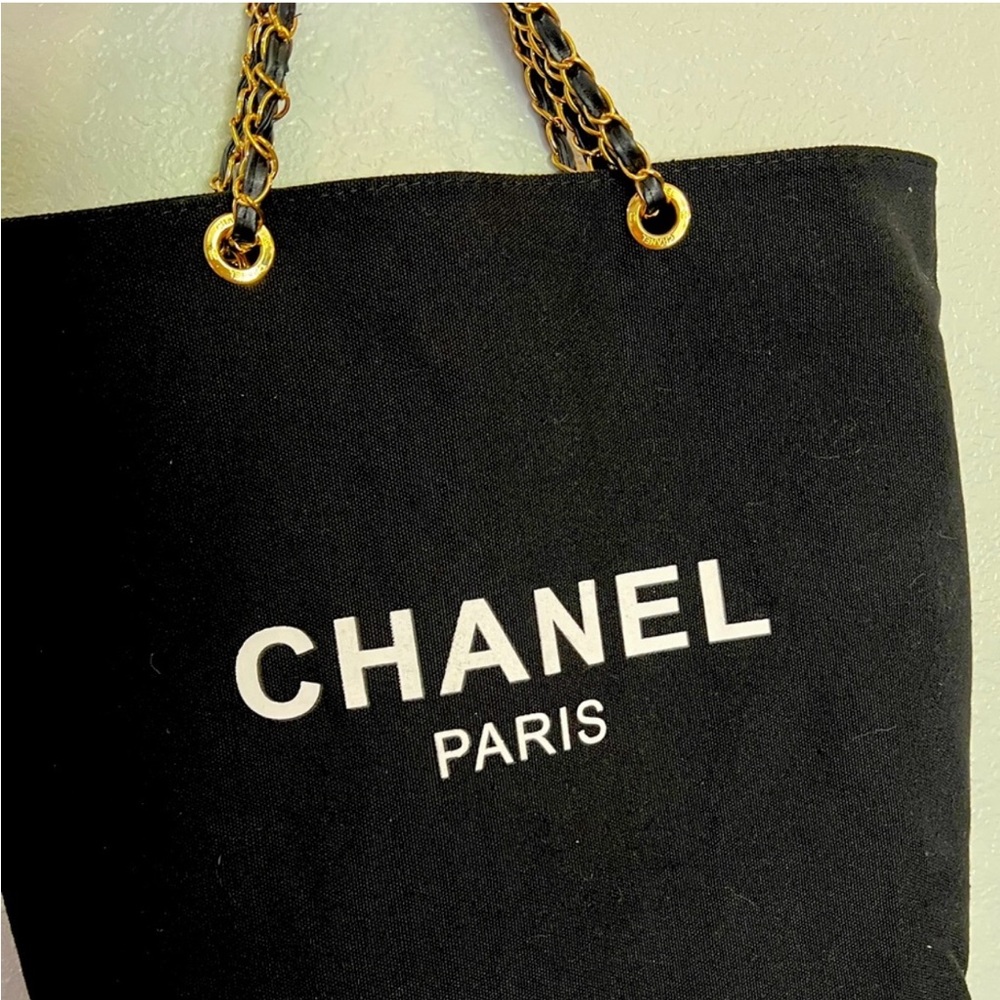 Gorgeous Chanel Tote. Received a gift. New.